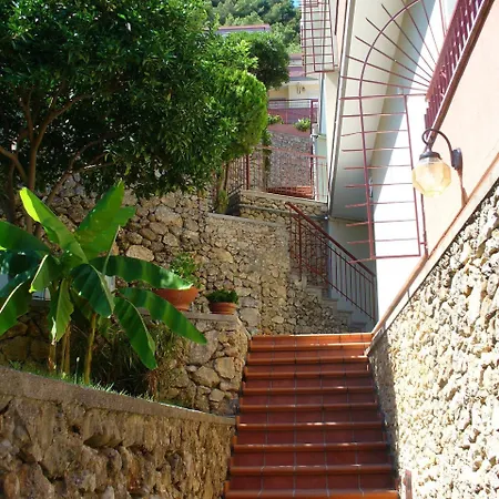 מלון דירות Park 3*